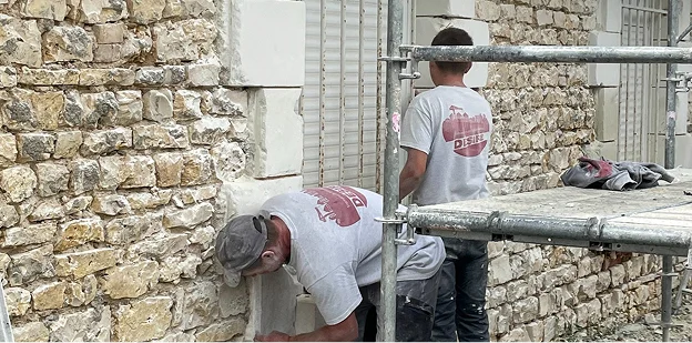 artisan façadier à Saint-Maur près de Châteauroux dans l'Indre 36